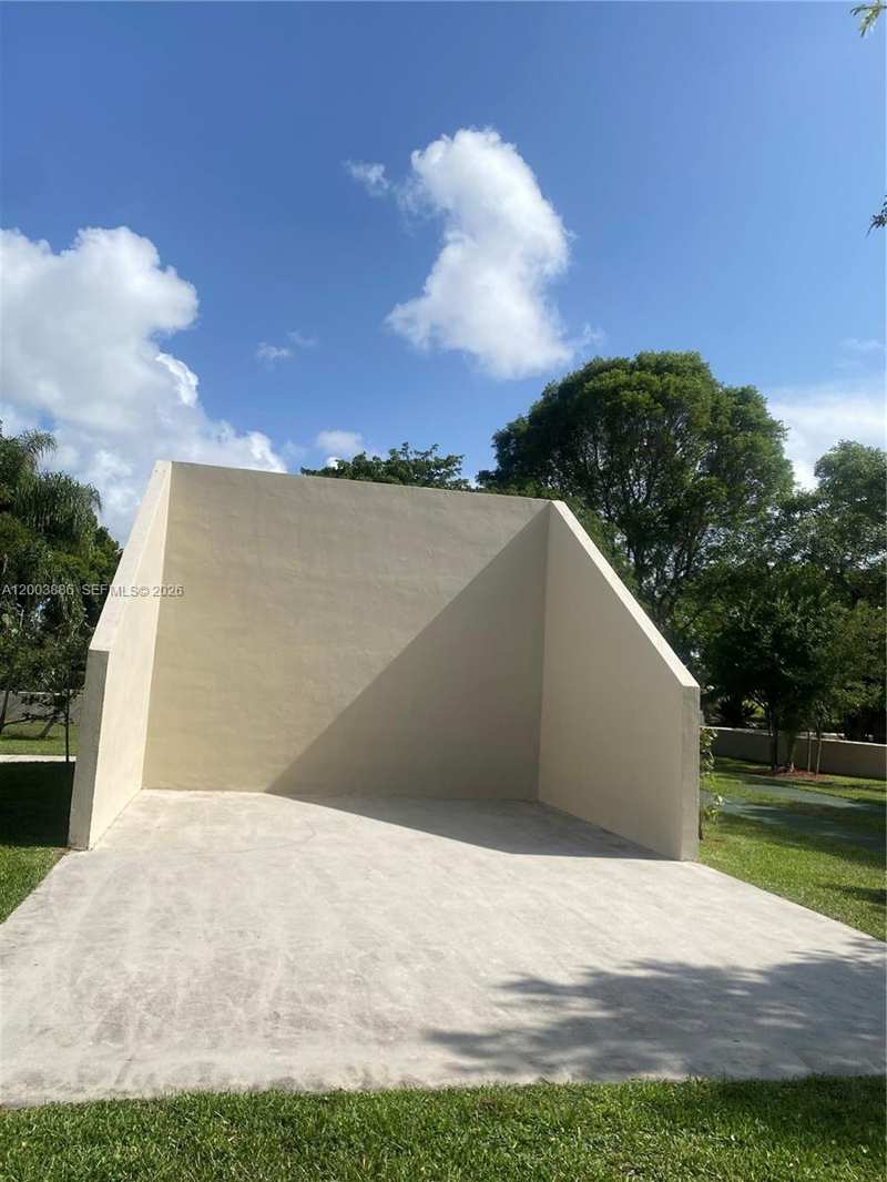 514 Gardens Dr # 101, Pompano Beach FL 33069