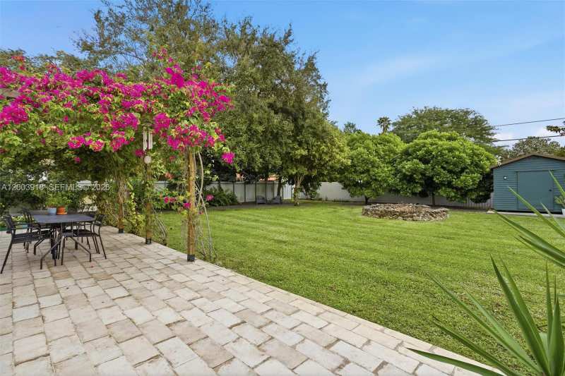565 South Dr, Miami Springs FL 33166