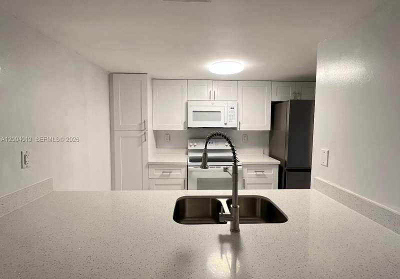 7075 NW 186th St # C205, Hialeah FL 33015