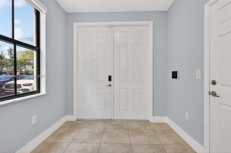 8895 NW 100th Pl, Doral FL 33178