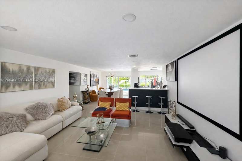 8085 NW 21st St, Sunrise FL 33322