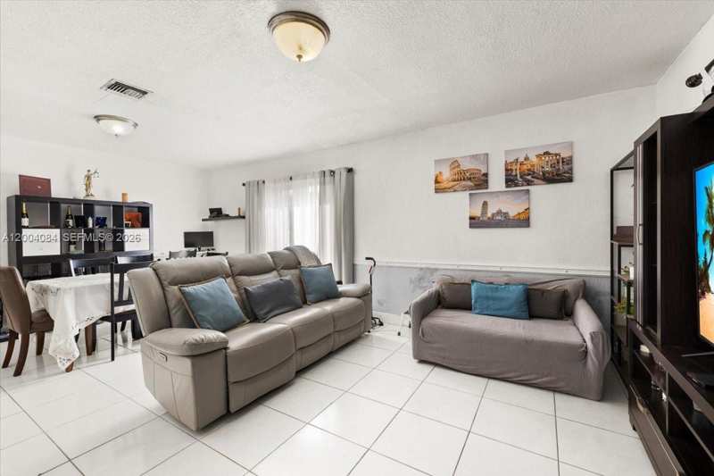 9025 SW 36th St, Miami FL 33165