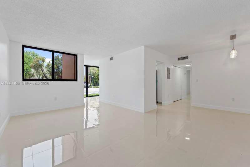 9440 W Flagler St # 106, Miami FL 33174