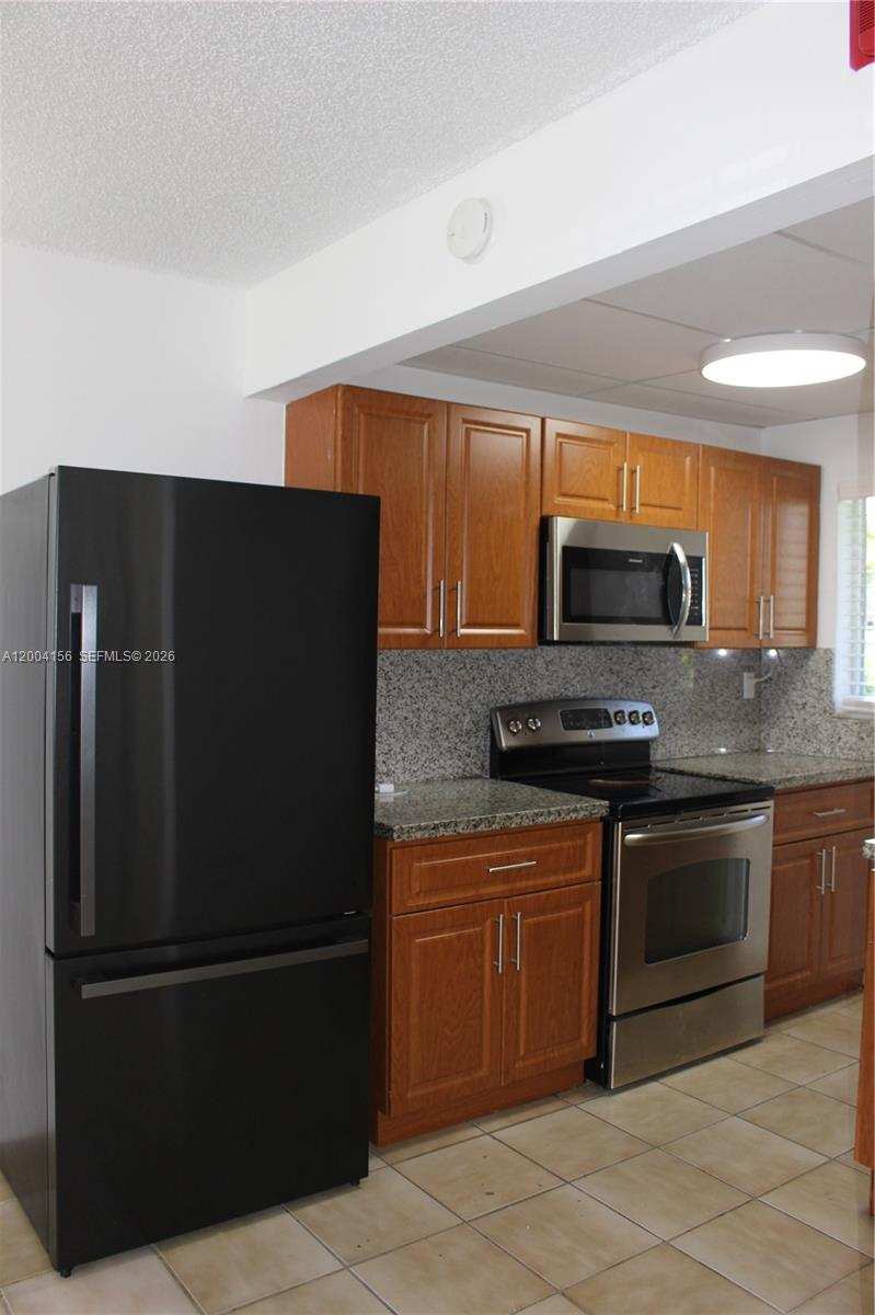 4050 NW 135th St # 10, Opa-Locka FL 33054
