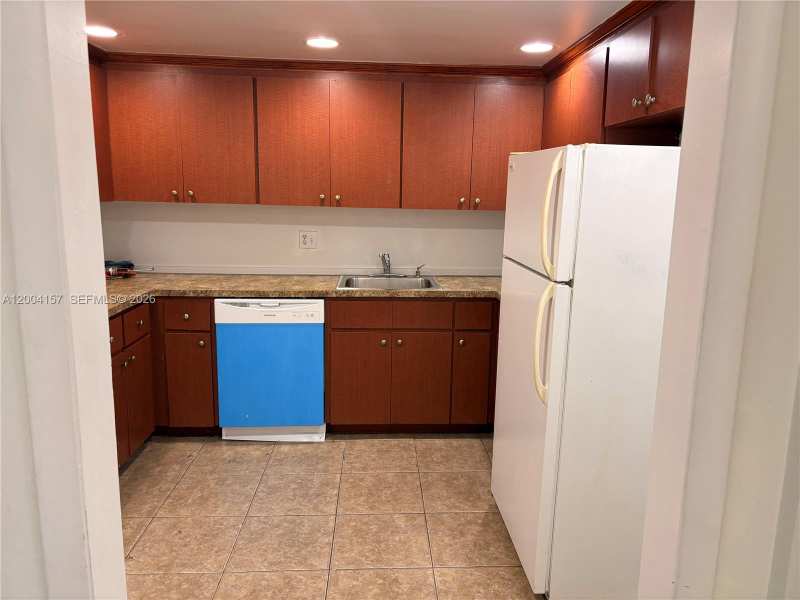 4168 Inverrary Dr # 408, Lauderhill FL 33319