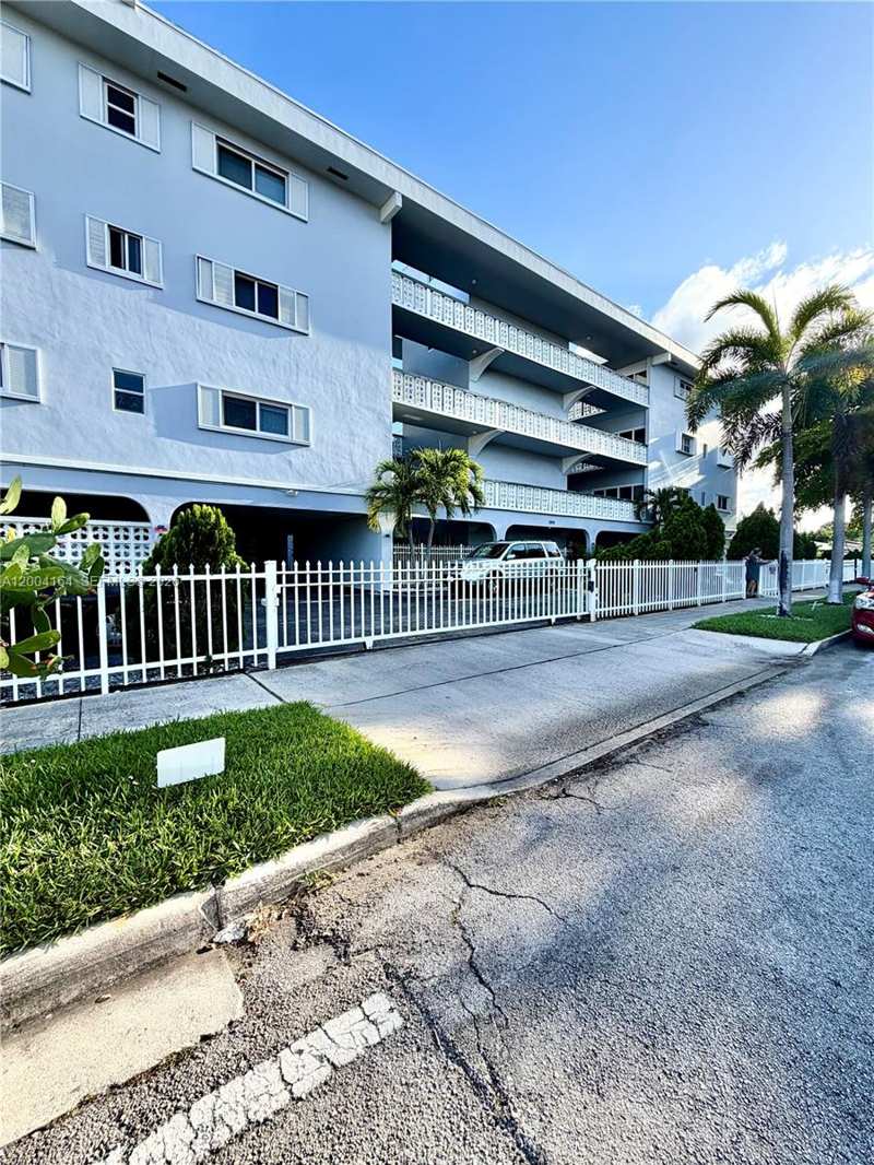 1818 Rodman St # 3A, Hollywood FL 33020