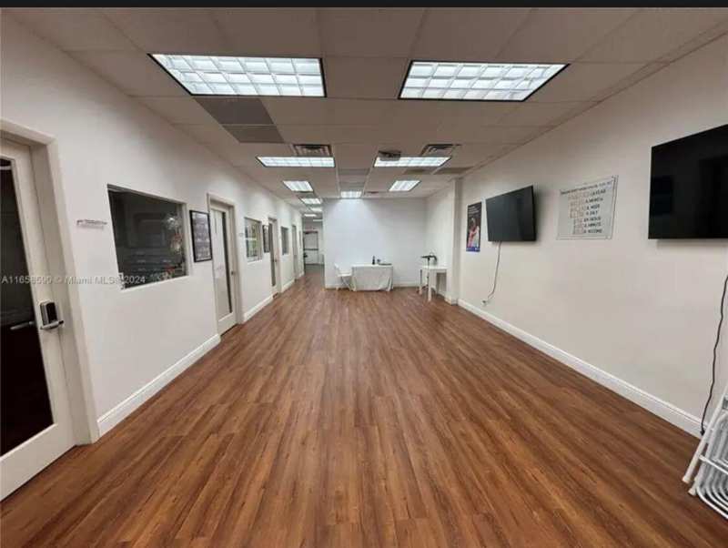 The Smoke Outlet, Lauderdale Lakes FL 33319