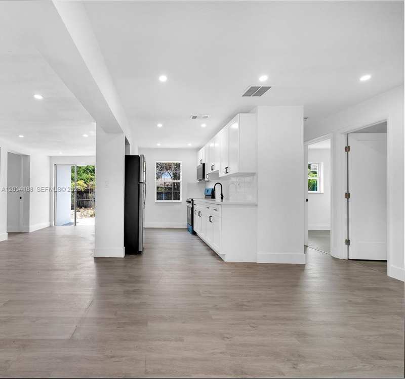 3050 NE 13th Ave, Pompano Beach FL 33064
