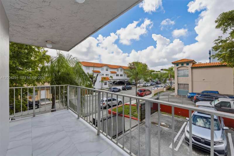 140 NW 14th Ave # 9, Miami FL 33125