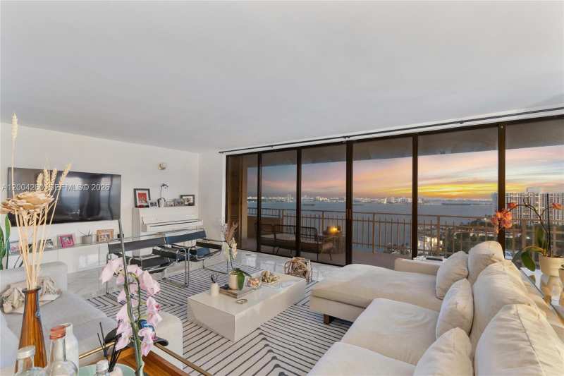 11113 Biscayne Blvd # 2051, Miami FL 33181