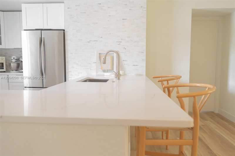 3250 N Palm Aire Dr # 202, Pompano Beach FL 33069