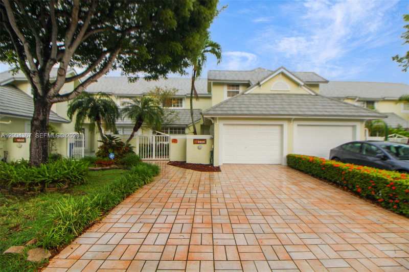 9929 NW 49th Ter, Doral FL 33178