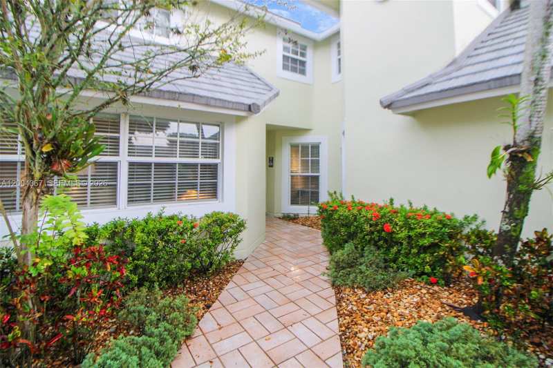 9929 NW 49th Ter, Doral FL 33178