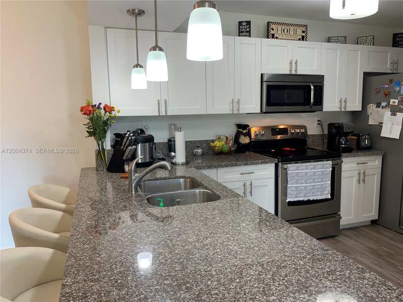 8660 SW 212th St # 305, Cutler Bay FL 33189