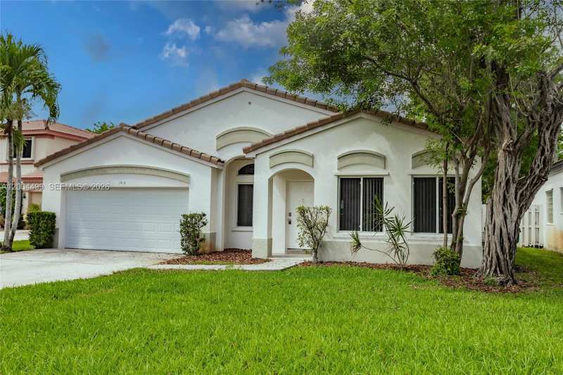 1414 E Harmony Lake Cir, Davie FL 33324