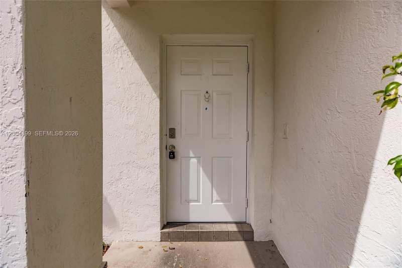 1414 E Harmony Lake Cir, Davie FL 33324