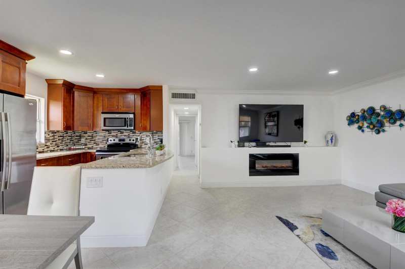 468 Saxony Way, Delray Beach FL 33446