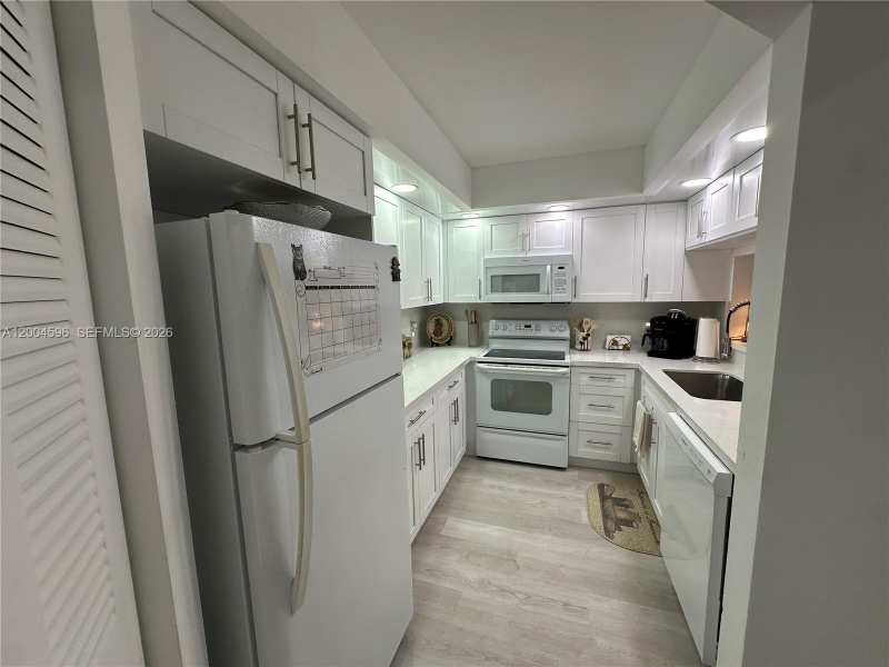 12650 SW 6th St # 412K, Pembroke Pines FL 33027