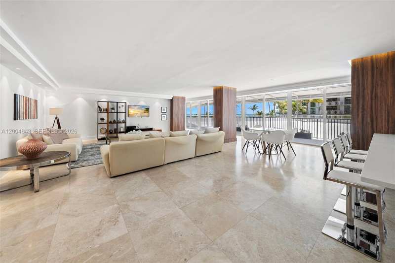 600 Grapetree Dr, Key Biscayne FL 33149