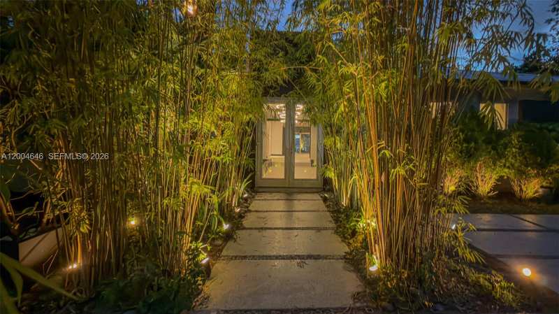 2440 N Shore Ter, Miami Beach FL 33141