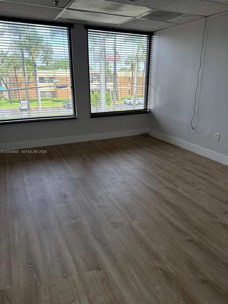 2100 W 76th St # 211, Hialeah FL 33016