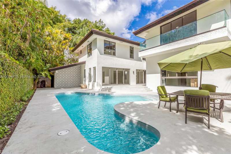 3900 S Douglas Rd, Coconut Grove FL 33133