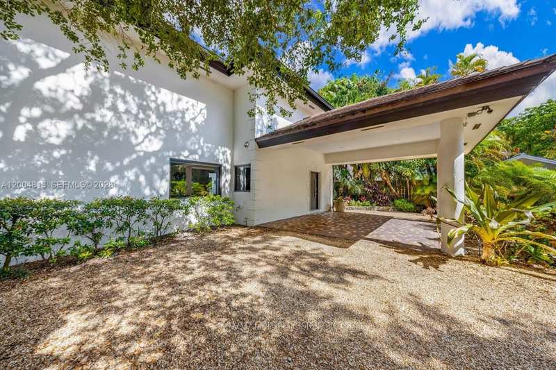 3900 S Douglas Rd, Coconut Grove FL 33133