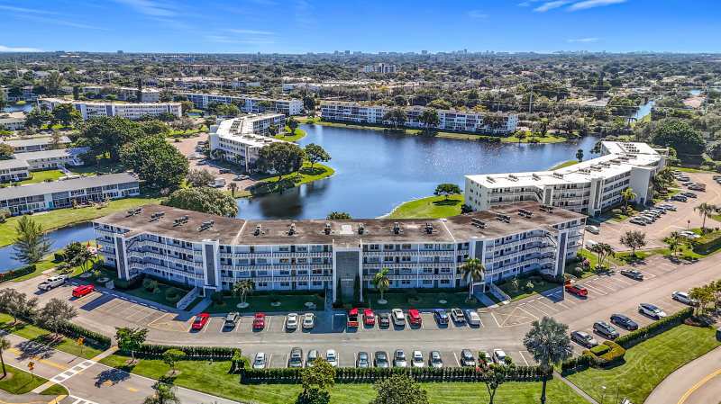 2114 Oakridge V, Deerfield Beach FL 33442