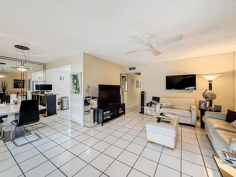 2114 Oakridge V, Deerfield Beach FL 33442