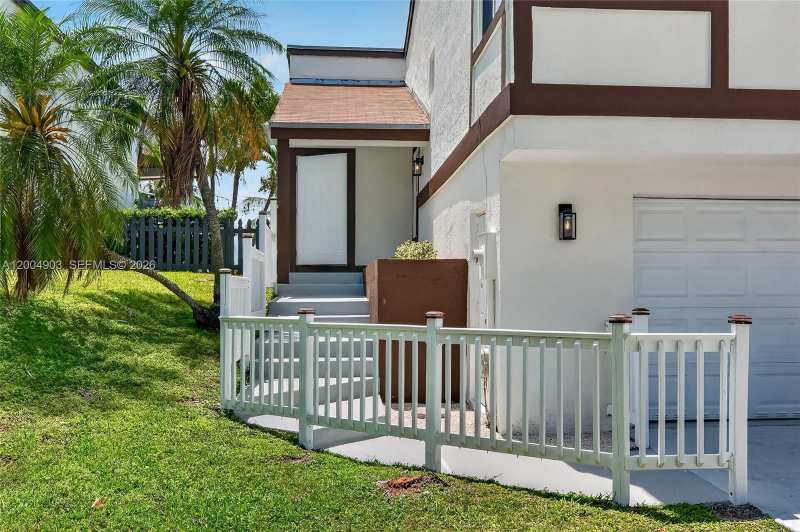 9928 SW 218th Ter, Cutler Bay FL 33190