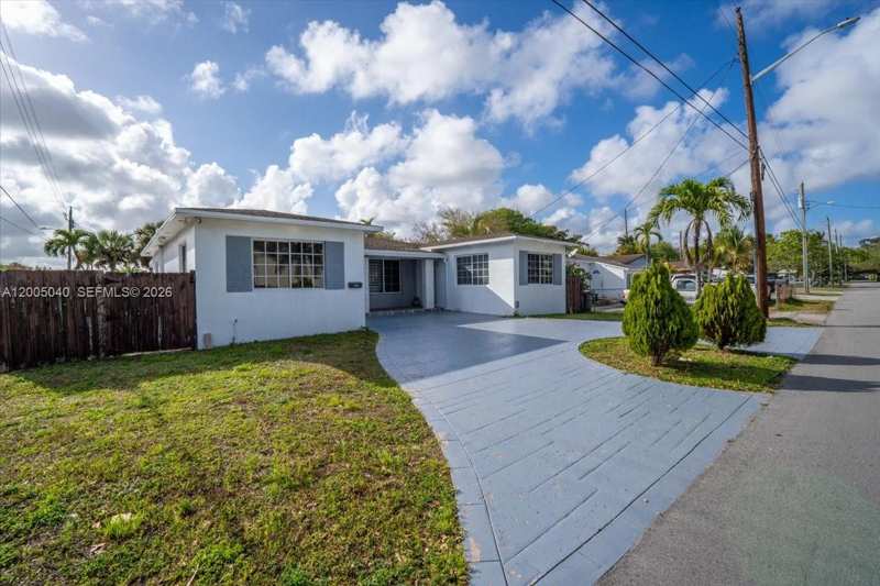 740 SW 7th Ave, Hallandale Beach FL 33009