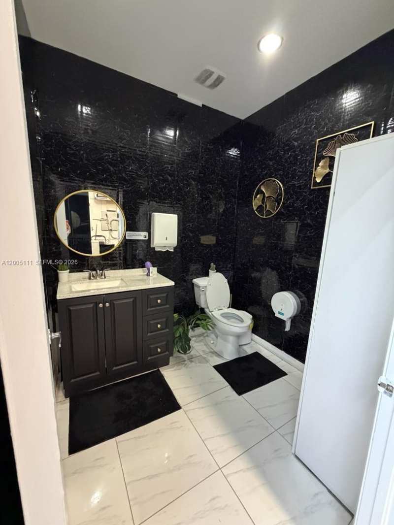 8290 SW 40th St, Miami FL 33155