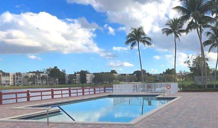 9411 Evergreen Place # 302, Davie FL 33324