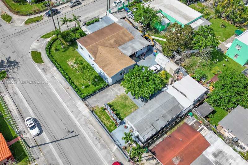 2101 NW 26th St, Miami FL 33142