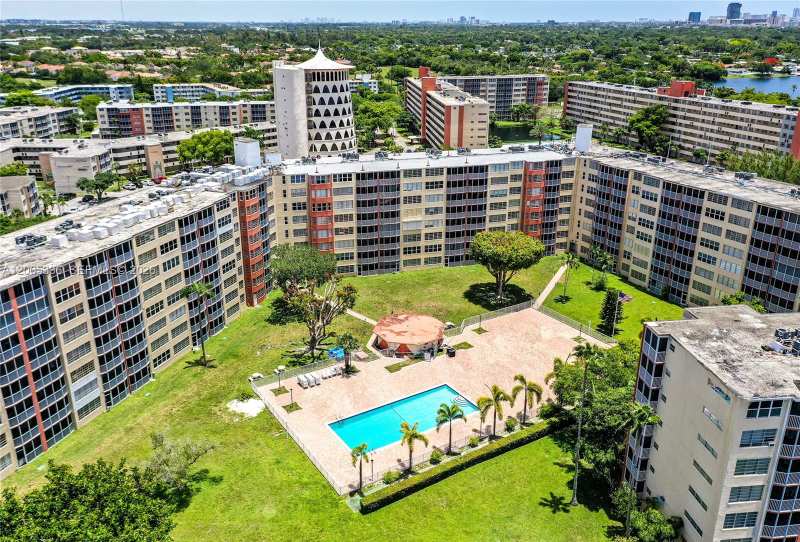 1750 NE 191st St # 1, Miami FL 33179