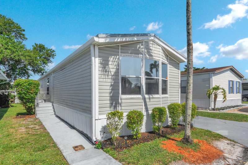 153 Plantation Boulevard, Lake Worth FL 33467
