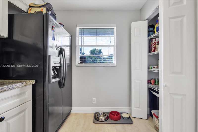 3777 NW 78th Ave # 15A, Davie FL 33024