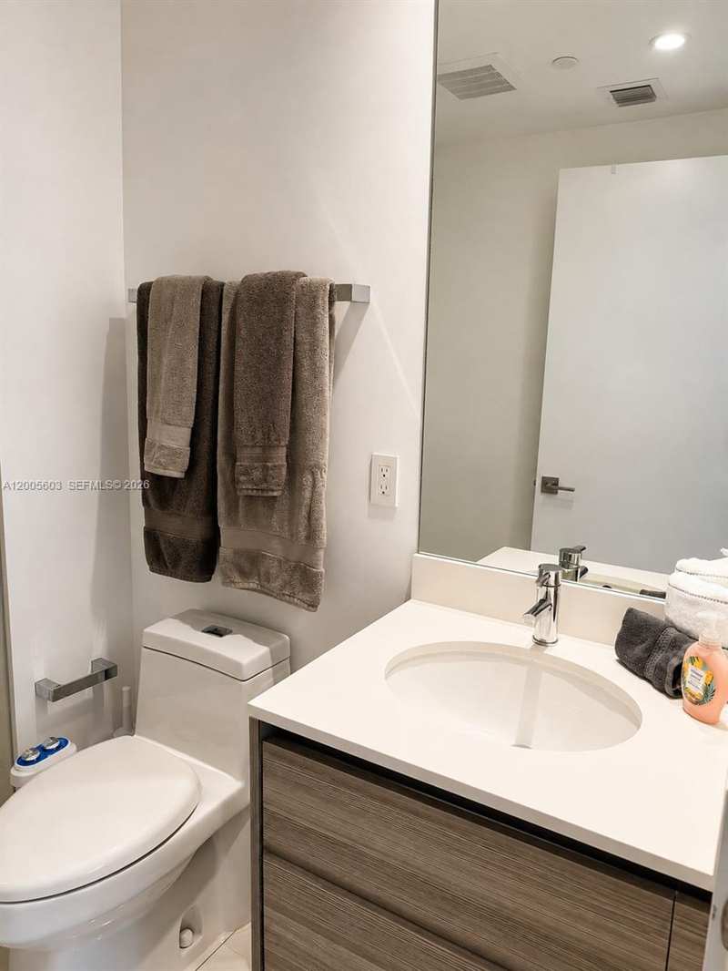 121 NE 34th St # 1806A, Miami FL 33137