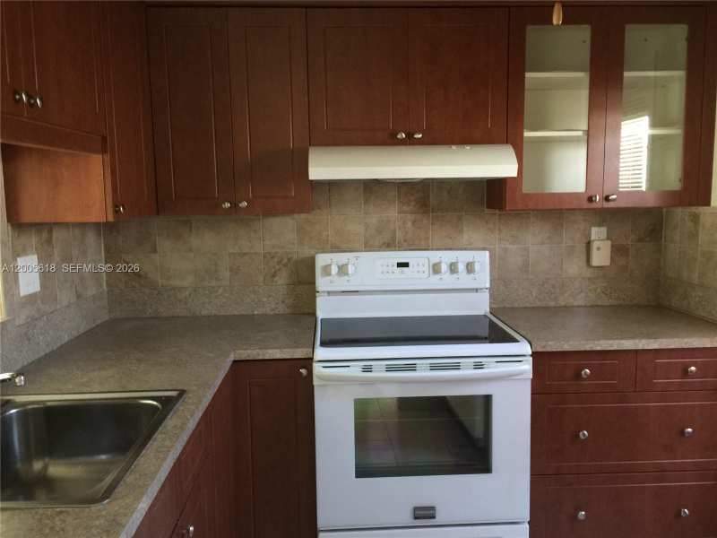 5041 W Oakland Park Blvd # 110, Lauderdale Lakes FL 33313