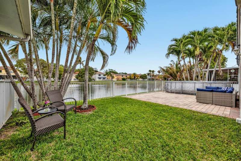 5861 S Sable Cir, Margate FL 33063