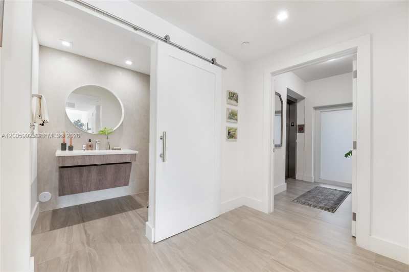 120 Salamanca Ave # 3B, Coral Gables FL 33134