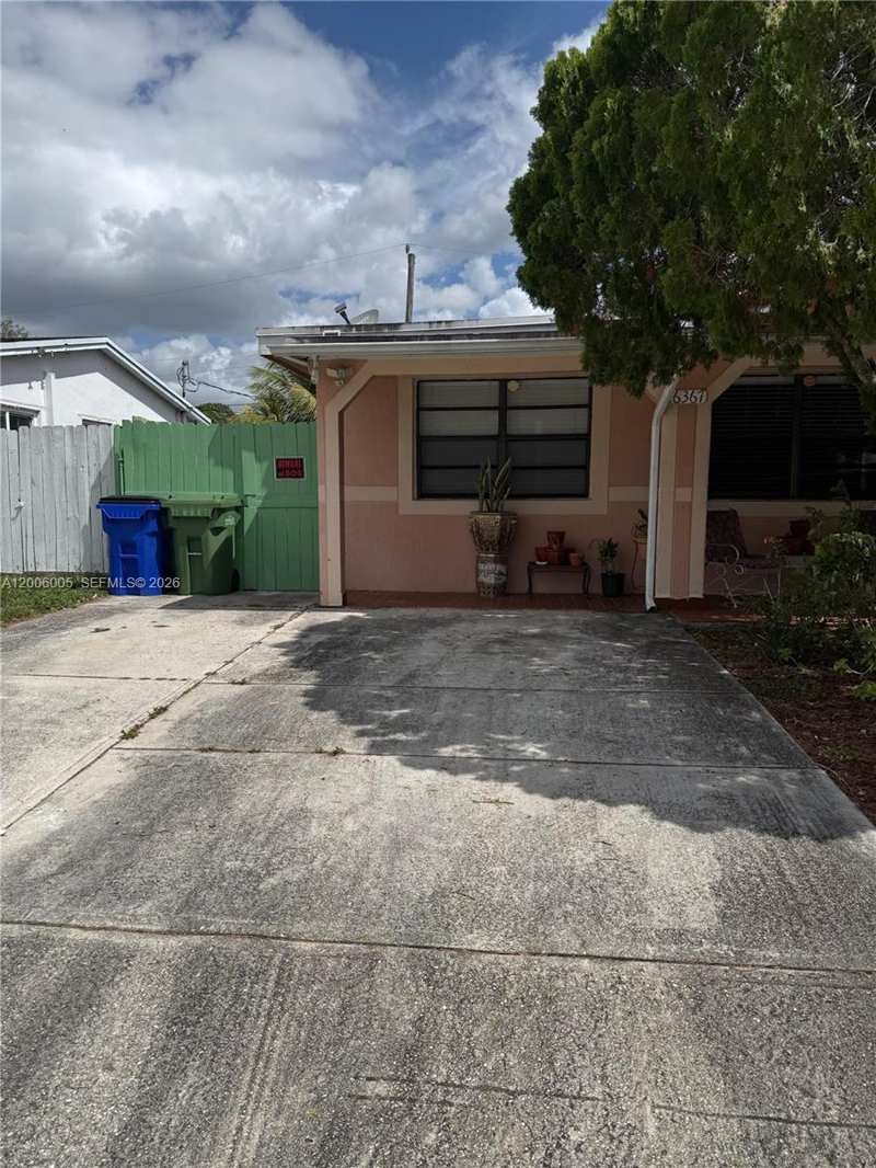 6367 Southgate Blvd, Margate FL 33068