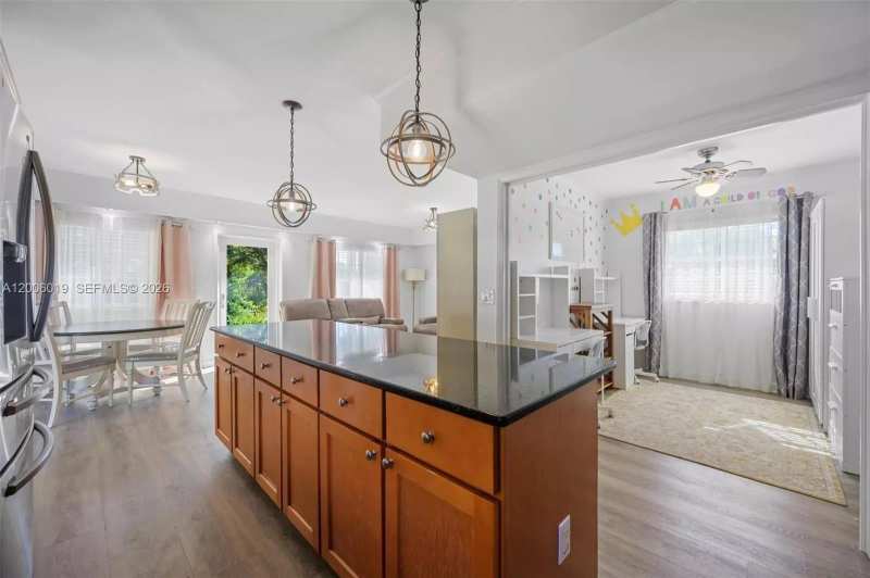 4001 SW 73rd Ave, Davie FL 33314