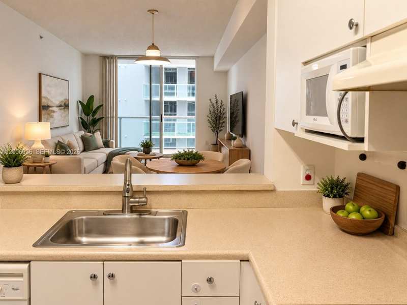 5091 NW 7th St # 807, Miami FL 33126