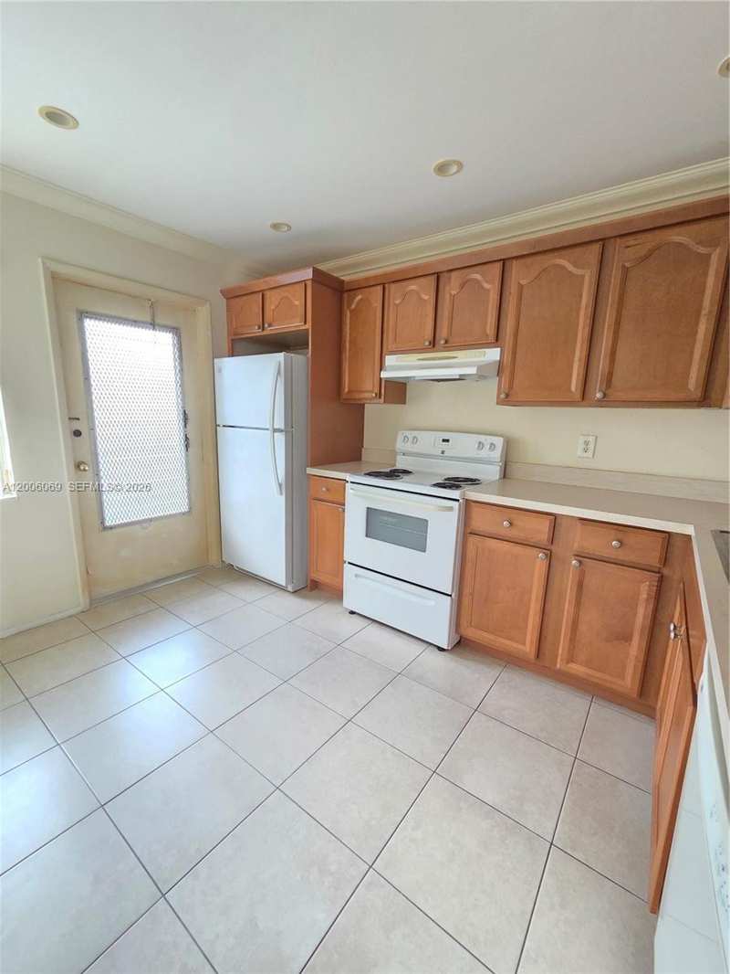 1000 NE 14th Ave # 210, Hallandale Beach FL 33009