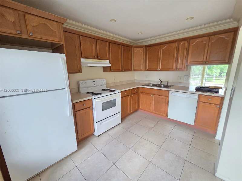 1000 NE 14th Ave # 210, Hallandale Beach FL 33009