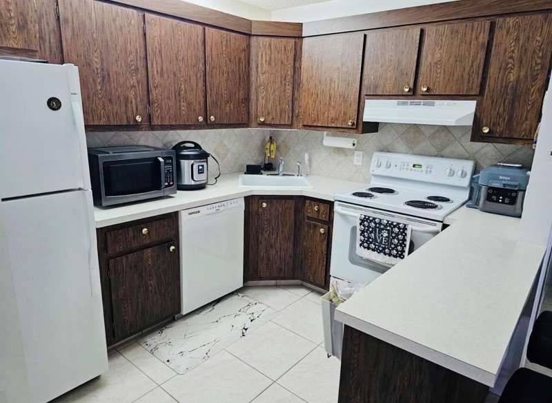 443 Pine Glen Lane # 2, FL 33463