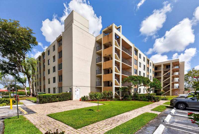 3223 Riverside Drive # 406, Coral Springs FL 33065