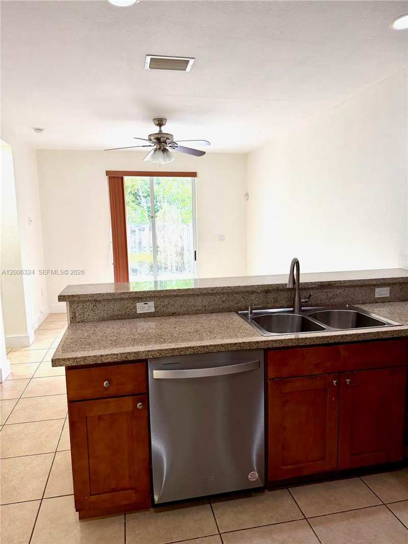 10747 NW 76th Ln, Doral FL 33178