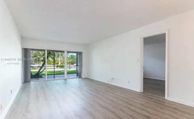 100 Lakeview Dr # 112, Weston FL 33326